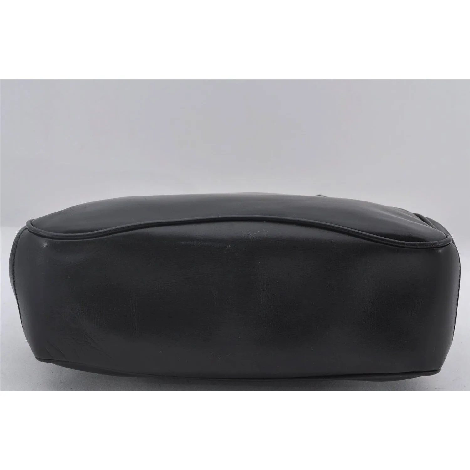 Mod Gucci, black leather shoulder bag with two longer straps, two exterior pockets, a hinged opening, and a gold and bamboo accent clasp